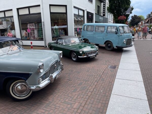 Ford klassiekers in Rijssen tijdens streekmarkt (update)